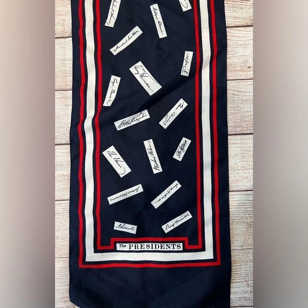 T&M Designers 90s Vintage Millicent The Presidents Signature Decorative Scarf OS